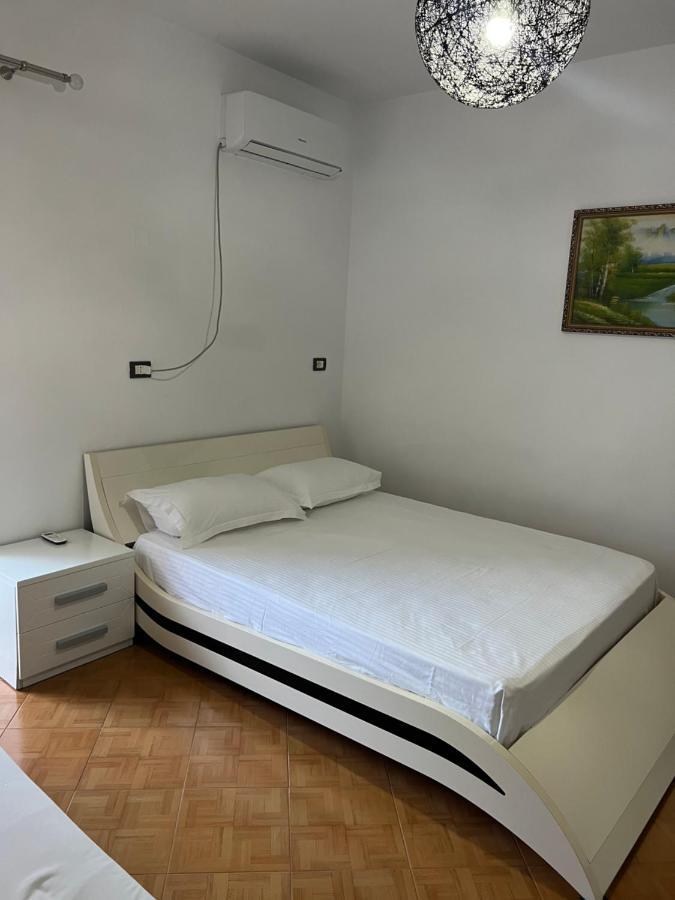 Rooms For Rent Habipi Vlorë Eksteriør bilde