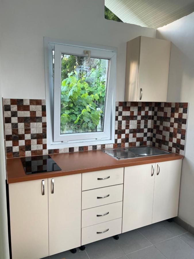 Rooms For Rent Habipi Vlorë Eksteriør bilde