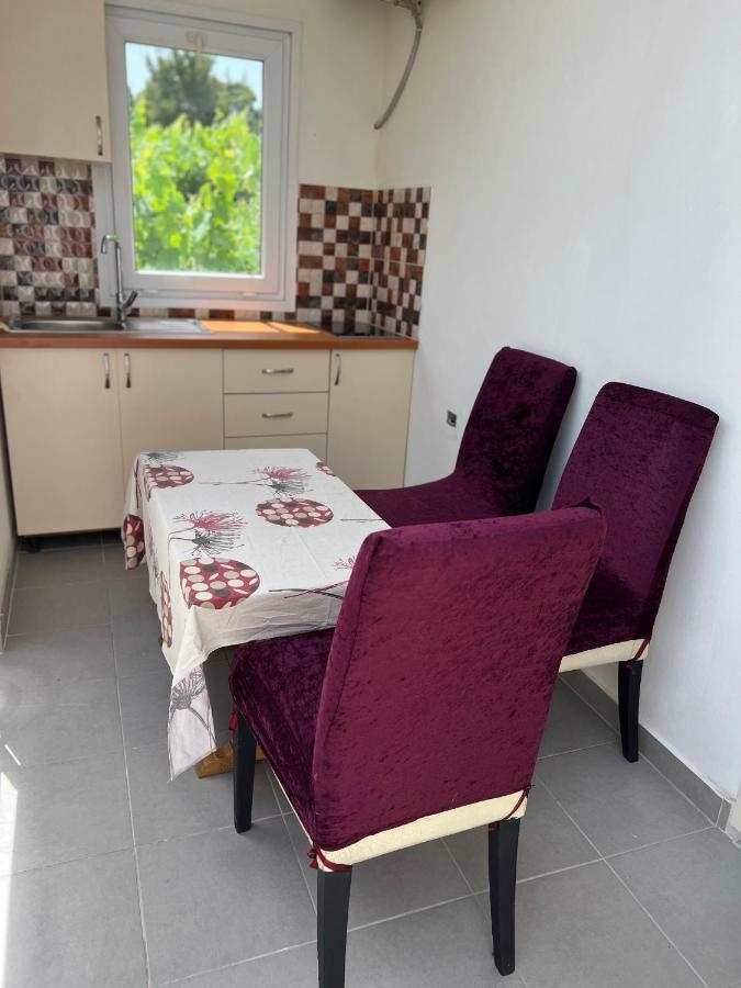Rooms For Rent Habipi Vlorë Eksteriør bilde