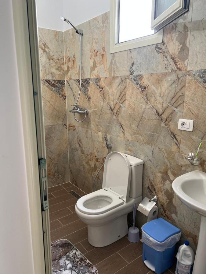 Rooms For Rent Habipi Vlorë Eksteriør bilde